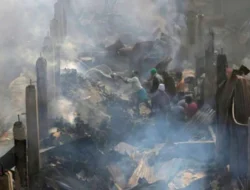 Gedung Penyimpanan Perhiasan Terbakar, 17 Orang Tewas